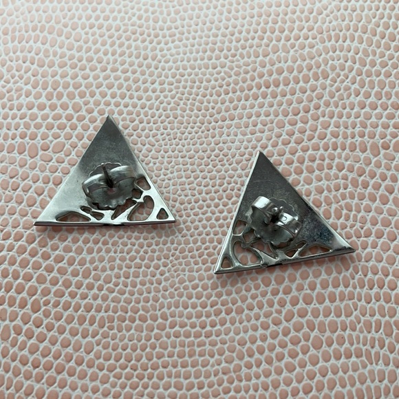 Triangular post earrings - Picture 3 of 3